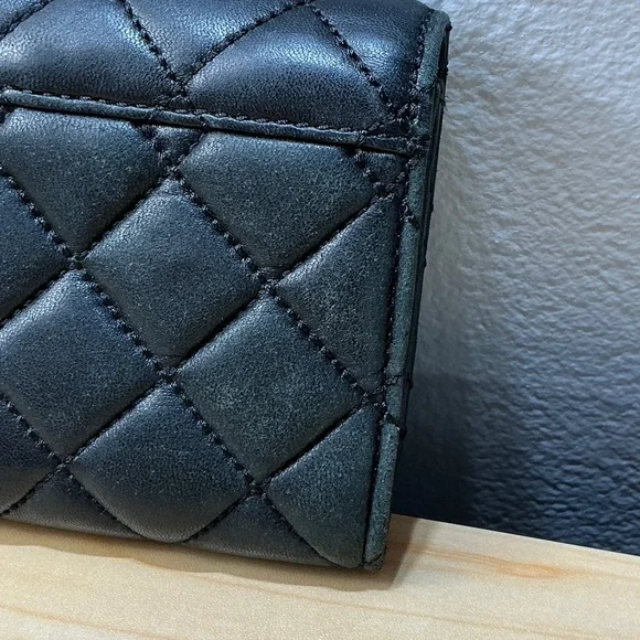 Michal Kors Black Quilted Leather Flap Wallet - Picture 3 of 7